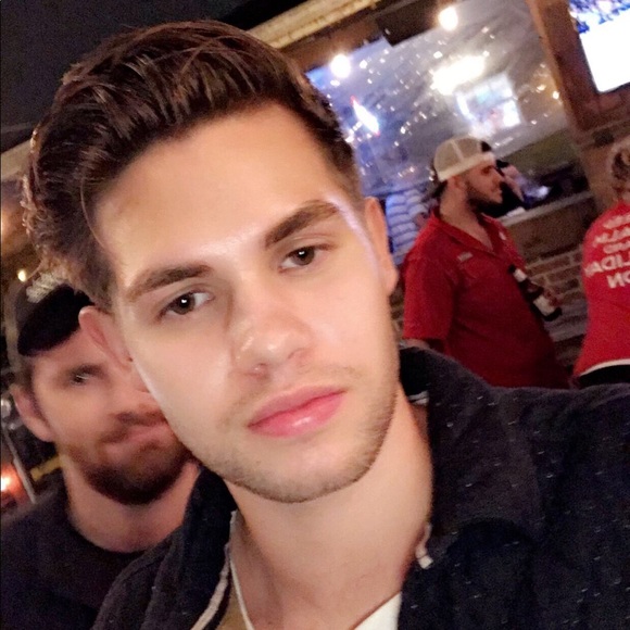 Meet your Posher, Cameron - Picture 1 of 2